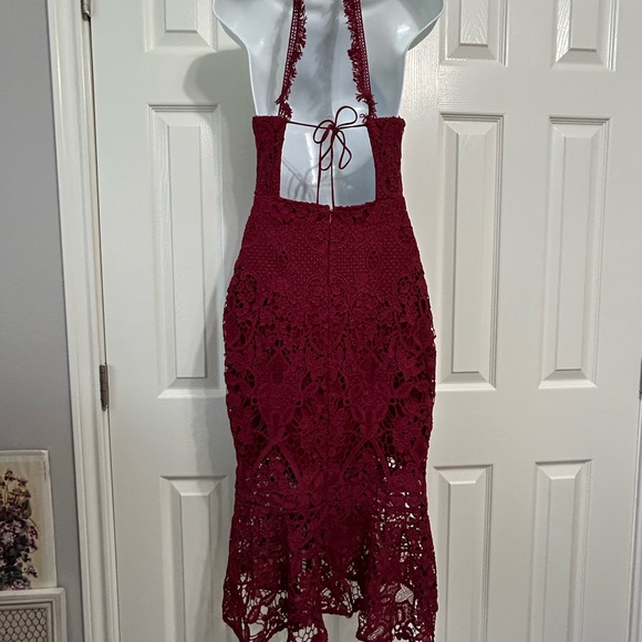 TWO SISTERS Red Elegant, High Neck Sleeveless Lace Dress ￼ - Picture 4 of 11